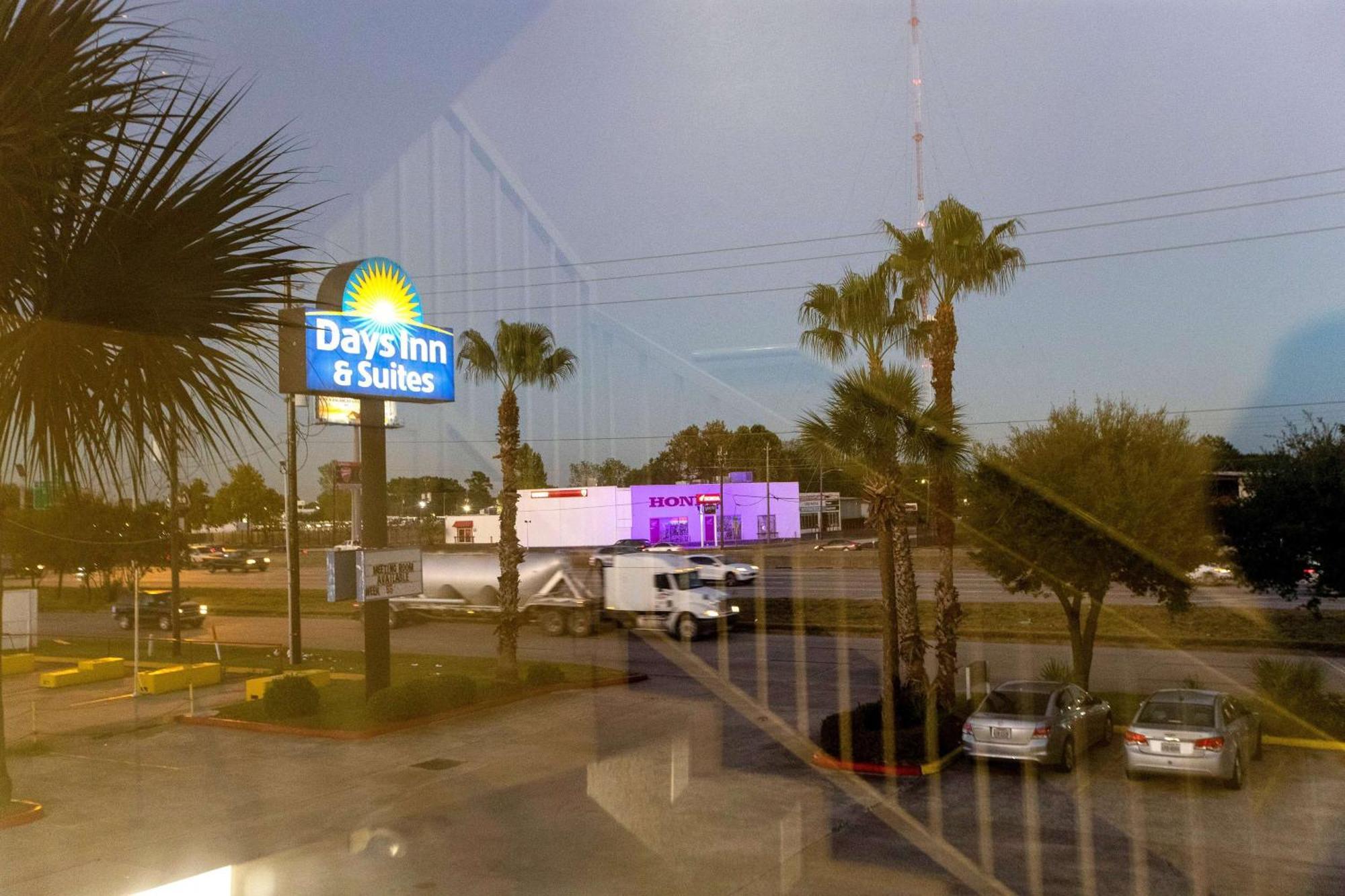 Days Inn & Suites By Wyndham Houston North/Aldine Exterior foto
